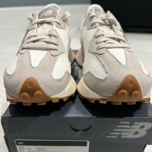 New Balance 327 Retro